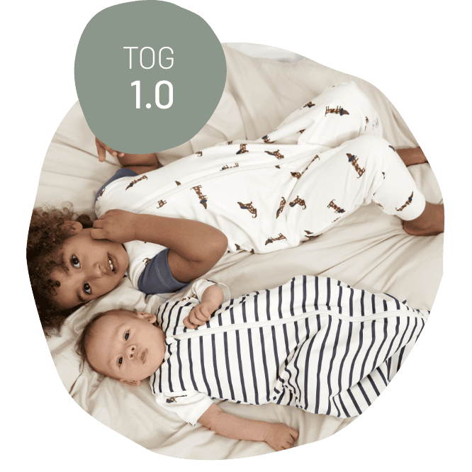 Kind in Schlafsack mit 1 TOG